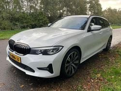 Wit Gebruikt 2020 BMW 318 Executive Stationwagen | € 14.950 (Super prijs)