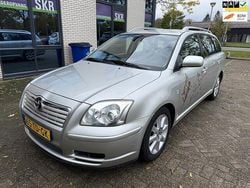Grijs Gebruikt 2006 Toyota Avensis Luna Stationwagen | € 2.750 (Eerlijke prijs)