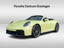 Geel, metallic lak Nieuw 2025 Porsche 911 Carrera Cabriolet Cabriolet | € 250.537 (Goede deal)