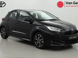 Zwart Gebruikt 2020 Toyota Yaris Hybrid Hatchback | € 18.999 (Eerlijke prijs)