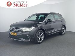 Zwart Gebruikt 2021 VW Tiguan Business+ SUV | € 29.945 (Eerlijke prijs)