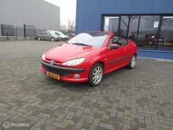 Rood Gebruikt 2003 Peugeot 206 CC Roland Garros Cabriolet | € 1.495 (Eerlijke prijs)