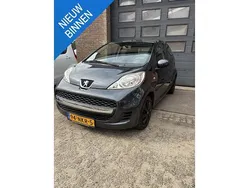 Grijs Gebruikt 2010 Peugeot 107 Urban Move Hatchback | € 3.199 (Eerlijke prijs)