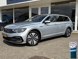 Grijs Gebruikt 2023 VW Passat Business Stationwagen | € 29.995 (Eerlijke prijs)
