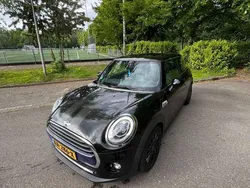 Zwart Gebruikt 2016 Mini Cooper Hatchback | € 14.000 (Eerlijke prijs)