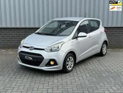 Grijs, metallic lak Gebruikt 2015 Hyundai i10 Comfort Hatchback | € 5.649 (Eerlijke prijs)