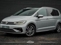 Grijs Gebruikt 2018 VW Touran Highline MPV | € 24.745 (Eerlijke prijs)