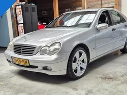 Grijs, metallic lak Gebruikt 2000 Mercedes C180 Classic Sedan | € 2.995 (Iets duurder)