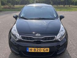 Zwart Gebruikt 2013 Kia Rio Comfort Hatchback | € 6.000 (Eerlijke prijs)