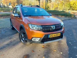 Oranje Gebruikt 2017 Dacia Sandero Stepway Hatchback | € 6.400 (Goede deal)