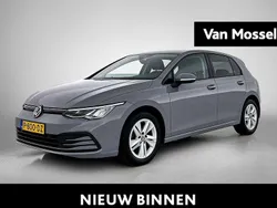 Grijs Gebruikt 2020 VW Golf VIII Life Hatchback | € 20.700 (Eerlijke prijs)