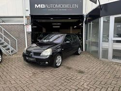 Zwart Gebruikt 2007 Renault Clio II Campus Hatchback | € 1.999 (Eerlijke prijs)