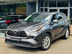 Grijs Gebruikt 2021 Toyota Highlander Executive SUV | € 28.999