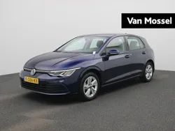 Blauw Gebruikt 2021 VW Golf VIII Life Hatchback | € 20.900 (Eerlijke prijs)