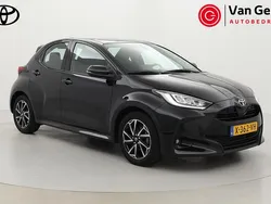 Zwart Gebruikt 2024 Toyota Yaris Hatchback | € 22.999 (Eerlijke prijs)