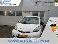 Wit (metallic) Gebruikt 2010 Toyota Aygo Hatchback | € 2.450 (Goede deal)