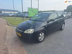 Groen Gebruikt 2005 Opel Corsa Hatchback | € 999 (Eerlijke prijs)