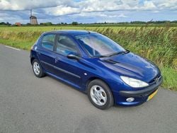 Blauw Gebruikt 2001 Peugeot 206 Hatchback | € 950