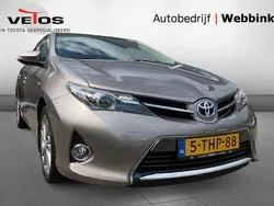 Bruin Gebruikt 2014 Toyota Auris Hybrid Hatchback | € 12.950 (Eerlijke prijs)
