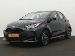 Zwart Gebruikt 2024 Toyota Yaris Hatchback | € 21.945 (Eerlijke prijs)