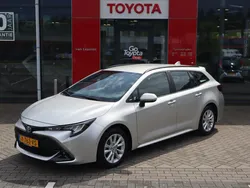 Grijs, metallic lak Gebruikt 2024 Toyota Corolla Active Stationwagen | € 28.900 (Eerlijke prijs)