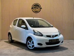 Wit Gebruikt 2010 Toyota Aygo Hatchback | € 3.499 (Eerlijke prijs)