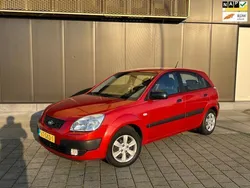 Rood Gebruikt 2008 Kia Rio Hatchback | € 2.449 (Eerlijke prijs)
