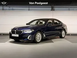 Blauw, metallic lak Gebruikt 2023 BMW 530e Luxury Line Sedan | € 42.900 (Super prijs)