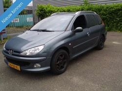 Grijs, metallic lak Gebruikt 2005 Peugeot 206 Stationwagen | € 999 (Eerlijke prijs)