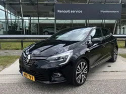 Zwart metallic Gebruikt 2020 Renault Clio V Initiale Paris Hatchback | € 21.950 (Eerlijke prijs)