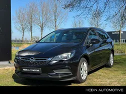 Zwart Gebruikt 2017 Opel Astra Edition Stationwagen | € 11.545 (Eerlijke prijs)