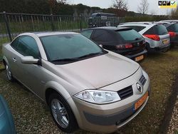 Beige Gebruikt 2004 Renault Mégane Cabriolet Luxe Cabriolet | € 1.848 (Eerlijke prijs)
