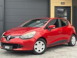 Rood Gebruikt 2013 Renault Clio IV Expression Hatchback | € 4.950 (Eerlijke prijs)