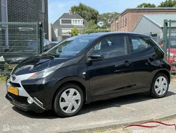 Zwart Gebruikt 2017 Toyota Aygo X-play Hatchback | € 7.650 (Goede deal)