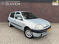 Grijs Gebruikt 2001 Renault Clio II Hatchback | € 990 (Eerlijke prijs)