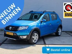 Blauw, metallic lak Gebruikt 2014 Dacia Sandero Lauréate Hatchback | € 5.950 (Eerlijke prijs)