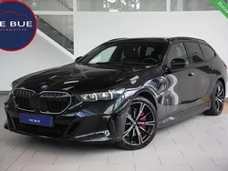 Zwart Gebruikt 2025 BMW 550e M Sport Stationwagen | € 99.911 (Super prijs)
