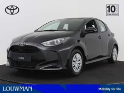 Zwart Gebruikt 2024 Toyota Yaris Hybrid Active Hatchback | € 23.950 (Eerlijke prijs)