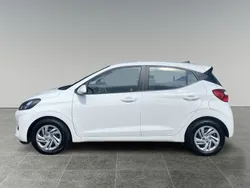 Wit Gebruikt 2023 Hyundai i10 Comfort Hatchback | € 15.950 (Eerlijke prijs)
