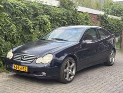 Blauw Gebruikt 2003 Mercedes C180 Coupé | € 2.000 (Eerlijke prijs)