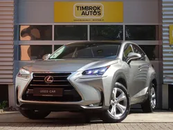 Zilver, metallic lak Gebruikt 2017 Lexus NX300h SUV | € 25.900 (Goede deal)