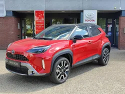 Rood Nieuw 2025 Toyota Yaris Cross Executive SUV | € 41.140 (Duur)