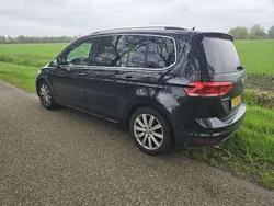 Zwart Gebruikt 2015 VW Touran Highline MPV | € 15.950 (Eerlijke prijs)