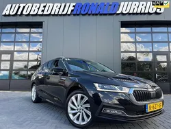 Zwart, metallic lak Gebruikt 2020 Skoda Octavia First Edition Stationwagen | € 19.800 (Eerlijke prijs)