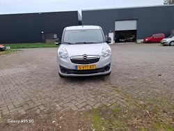 (metallic) Gebruikt 2012 Opel Combo Sedan | € 3.017 (Eerlijke prijs)