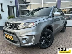 Grijs, metallic lak Gebruikt 2018 Suzuki Vitara SUV | € 19.498 (Eerlijke prijs)