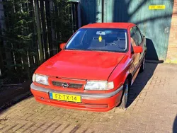 Rood Gebruikt 1993 Opel Vectra Sedan | € 3.000