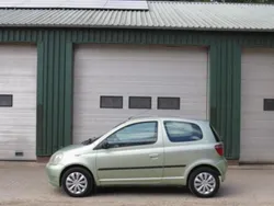 Grijs Gebruikt 2002 Toyota Yaris Luna Hatchback | € 1.500 (Eerlijke prijs)