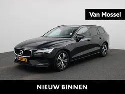 Zwart Gebruikt 2021 Volvo V60 Momentum Stationwagen | € 27.400 (Super prijs)