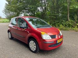 Rood Gebruikt 2005 Renault Modus Luxe MPV | € 2.750